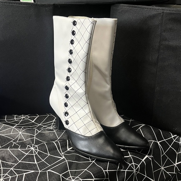 Elegant Black and White Women's Boots - Picture 2 of 3
